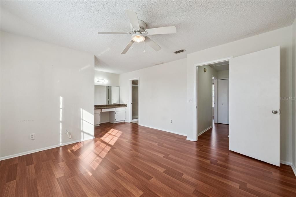 For Sale: $265,000 (2 beds, 2 baths, 1174 Square Feet)