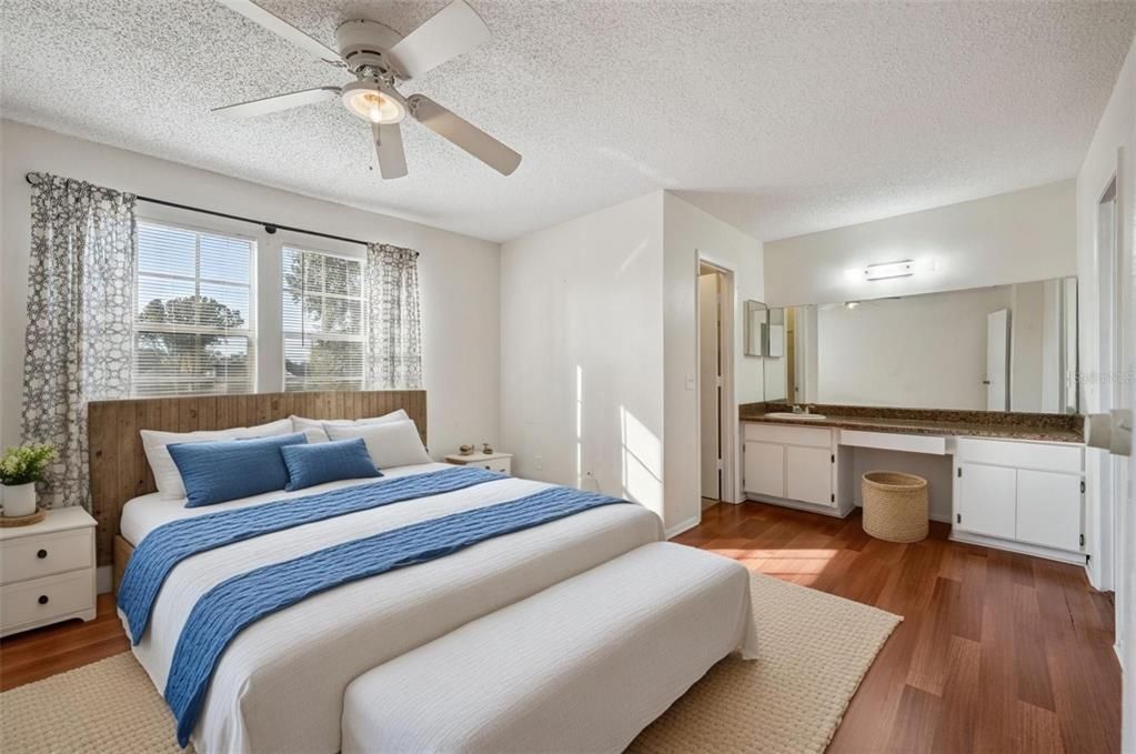 For Sale: $265,000 (2 beds, 2 baths, 1174 Square Feet)