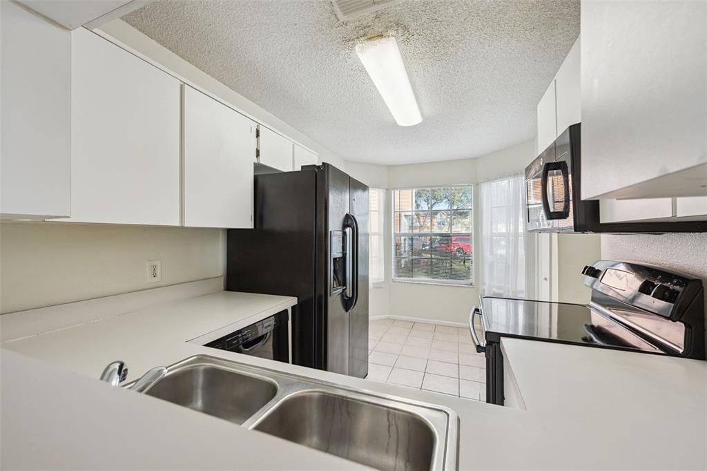 For Sale: $265,000 (2 beds, 2 baths, 1174 Square Feet)