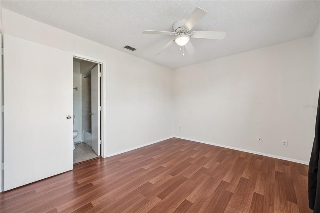 For Sale: $265,000 (2 beds, 2 baths, 1174 Square Feet)