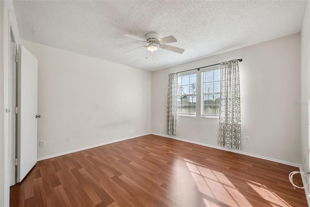 For Sale: $265,000 (2 beds, 2 baths, 1174 Square Feet)