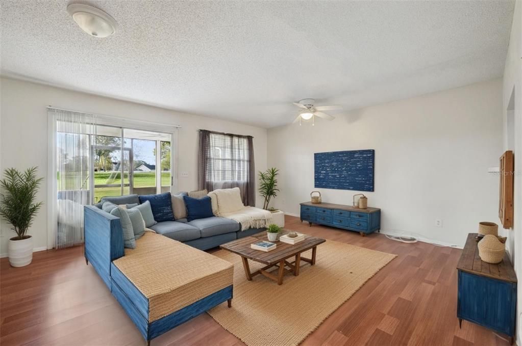 For Sale: $265,000 (2 beds, 2 baths, 1174 Square Feet)