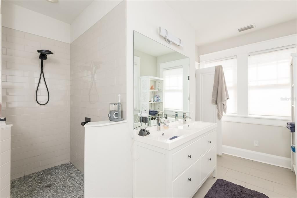 For Rent: $4,999 (3 beds, 2 baths, 1796 Square Feet)