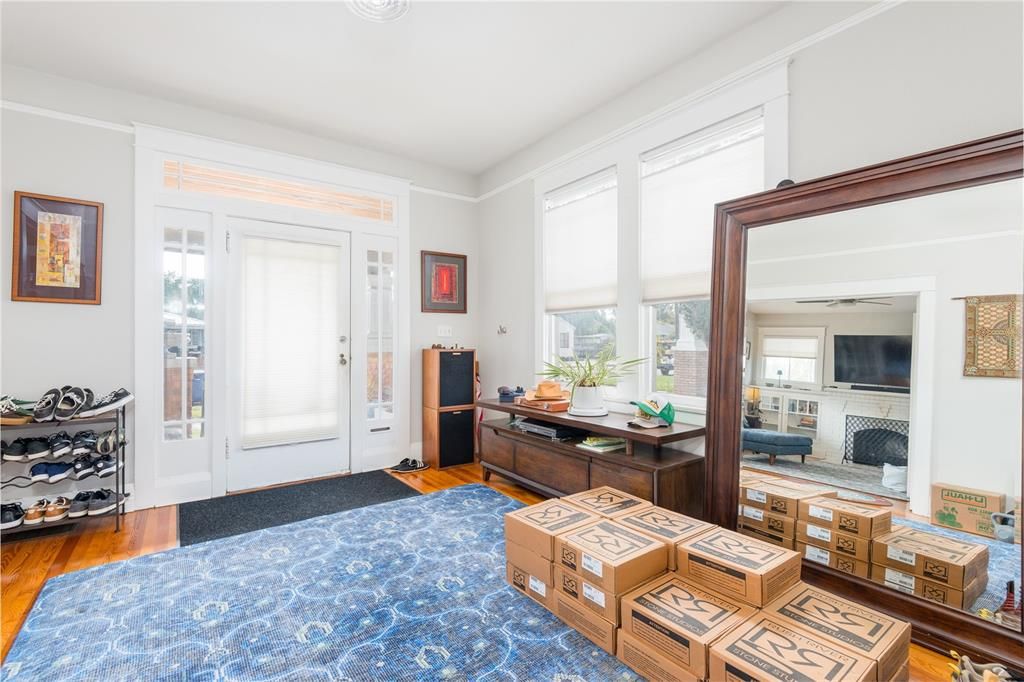 For Rent: $4,999 (3 beds, 2 baths, 1796 Square Feet)