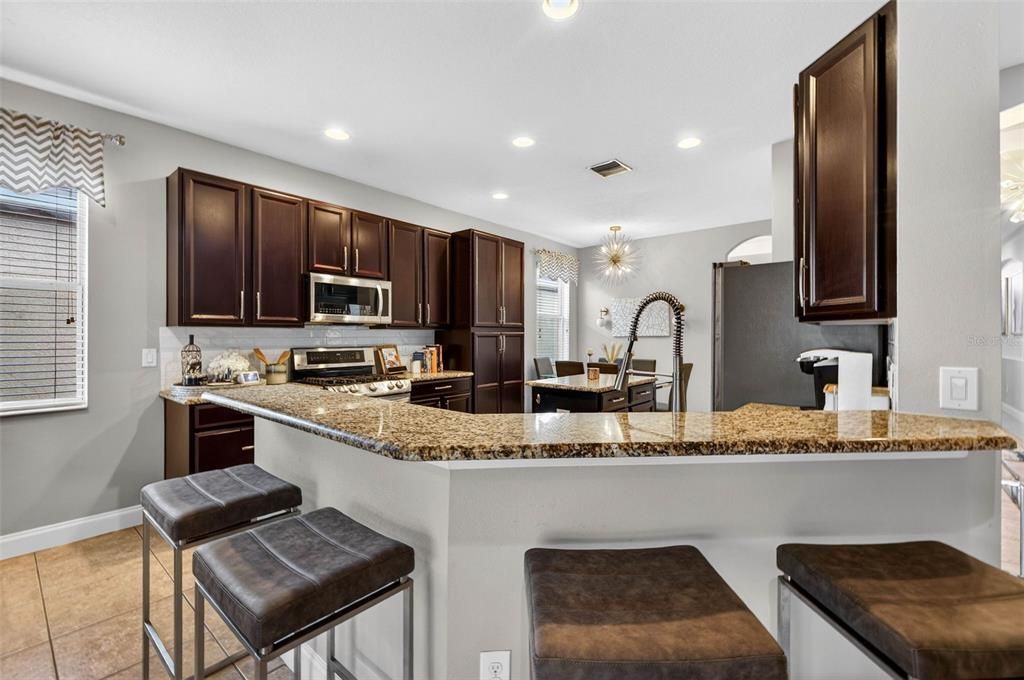 En Venta: $544,999 (4 camas, 3 baños, 2329 Pies cuadrados)