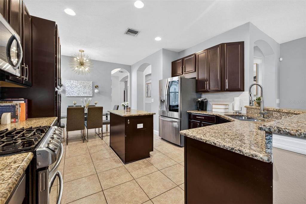 En Venta: $544,999 (4 camas, 3 baños, 2329 Pies cuadrados)