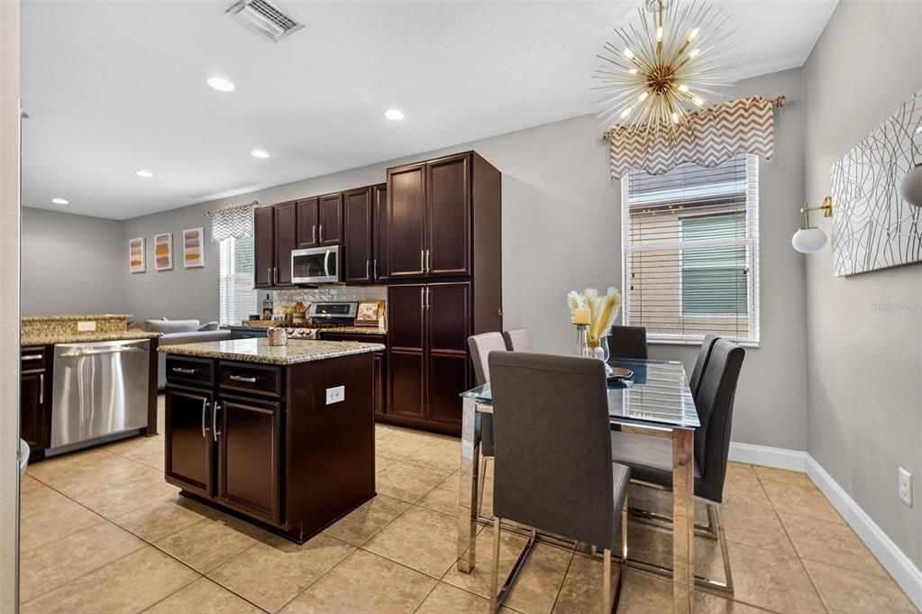 En Venta: $544,999 (4 camas, 3 baños, 2329 Pies cuadrados)