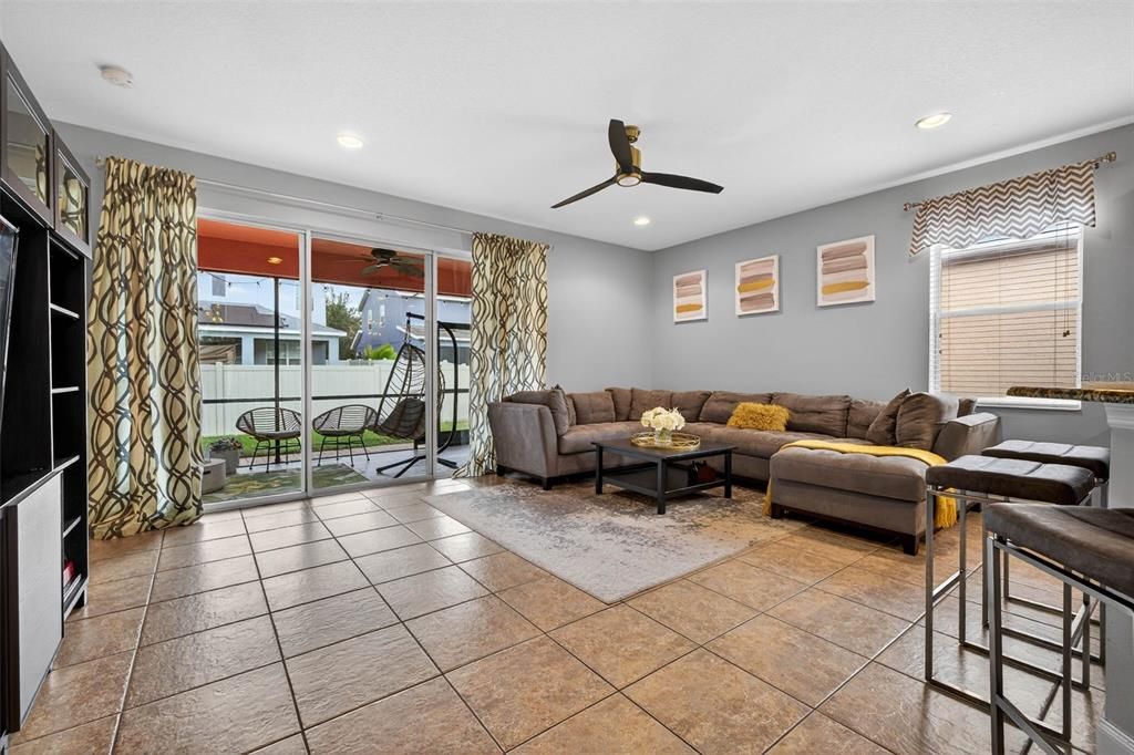 En Venta: $544,999 (4 camas, 3 baños, 2329 Pies cuadrados)