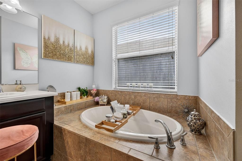 En Venta: $544,999 (4 camas, 3 baños, 2329 Pies cuadrados)