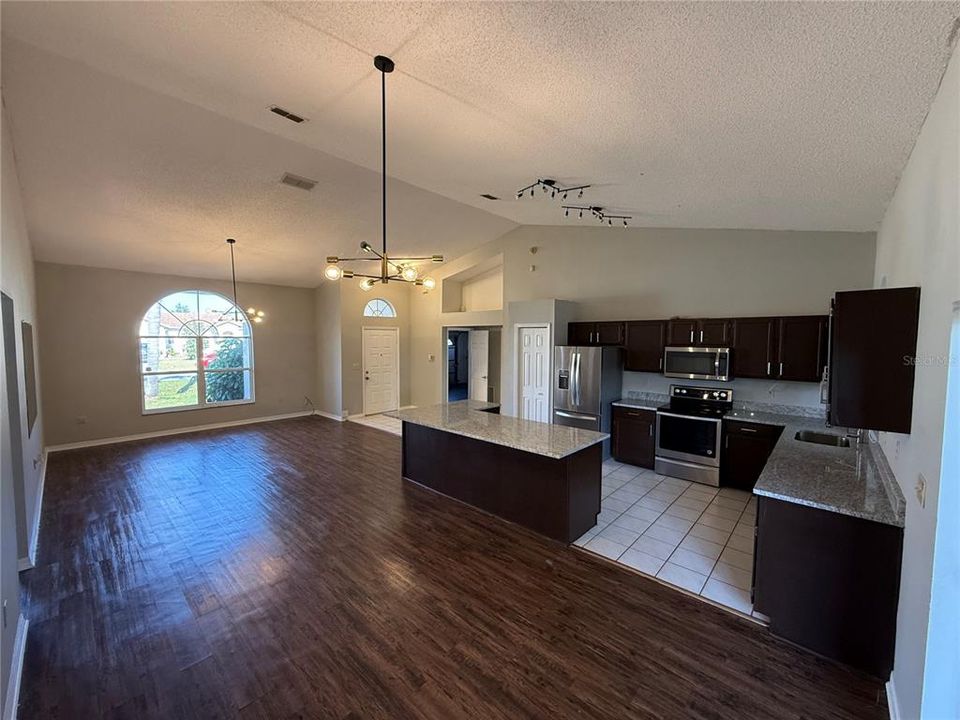 待售: $265,000 (3 贝兹, 2 浴室, 1456 平方英尺)