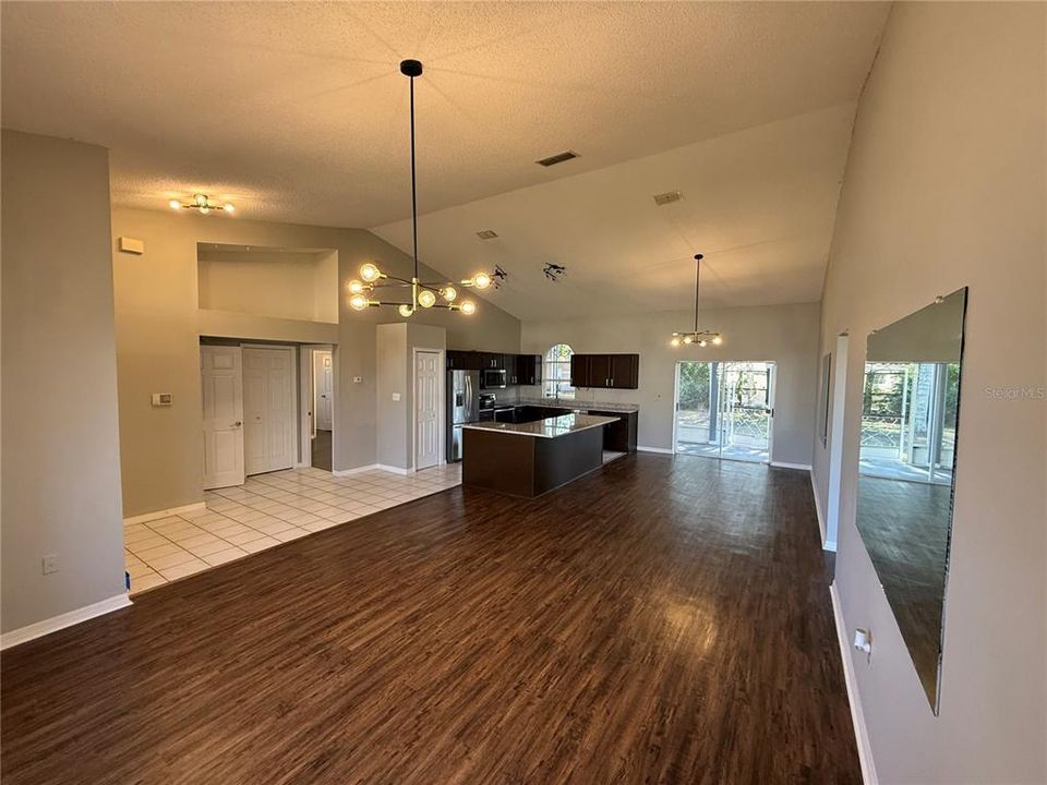 待售: $265,000 (3 贝兹, 2 浴室, 1456 平方英尺)