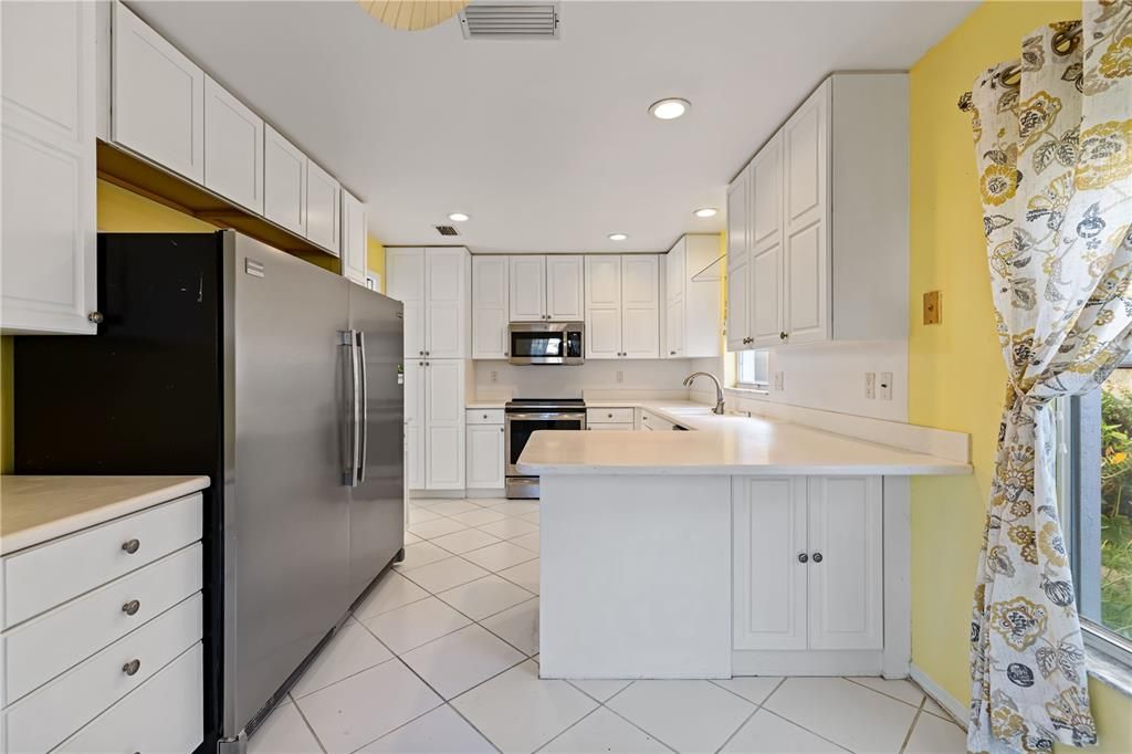 待售: $600,000 (4 贝兹, 3 浴室, 2547 平方英尺)