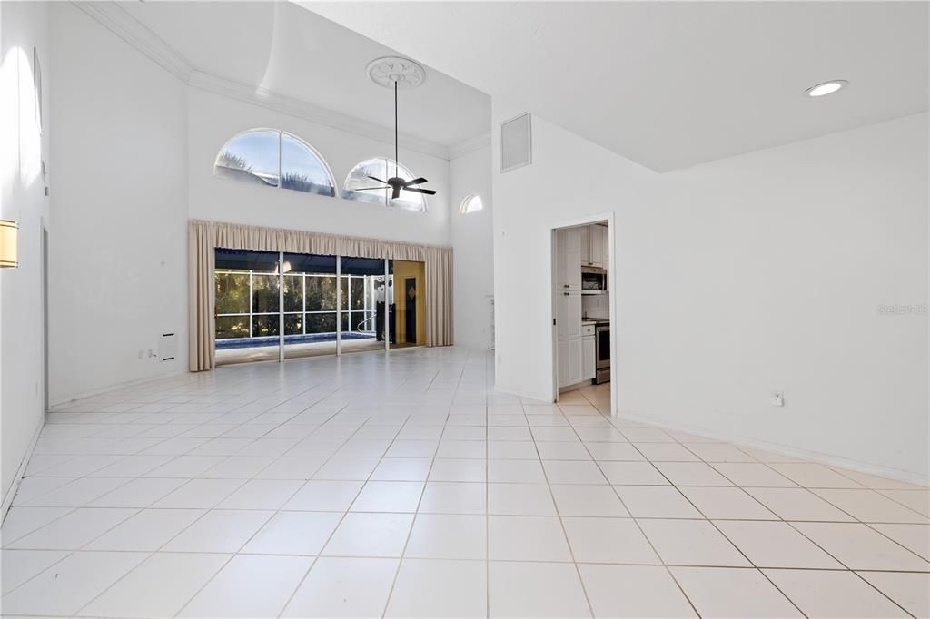 待售: $600,000 (4 贝兹, 3 浴室, 2547 平方英尺)