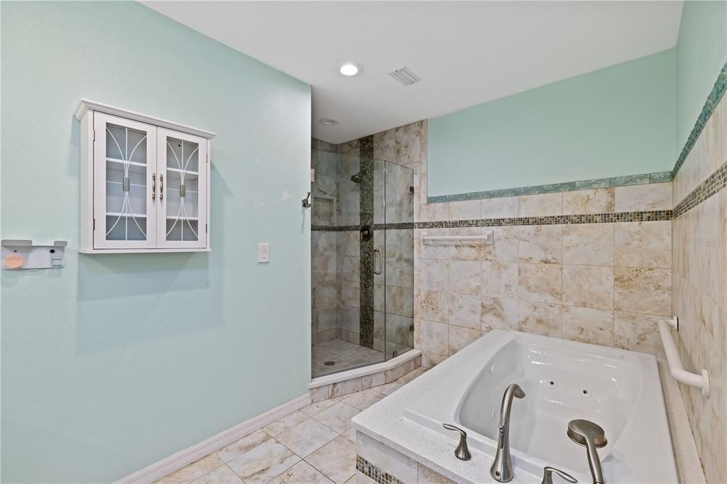 待售: $600,000 (4 贝兹, 3 浴室, 2547 平方英尺)