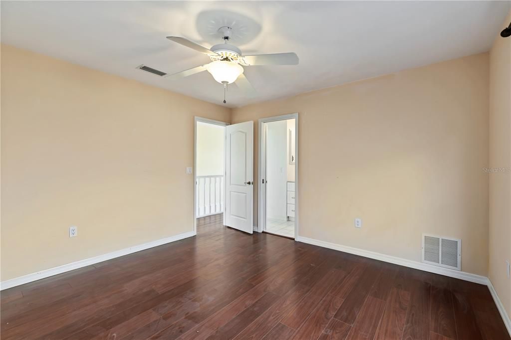 待售: $600,000 (4 贝兹, 3 浴室, 2547 平方英尺)