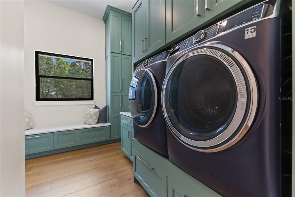 For Sale: $1,700,000 (4 beds, 4 baths, 3591 Square Feet)