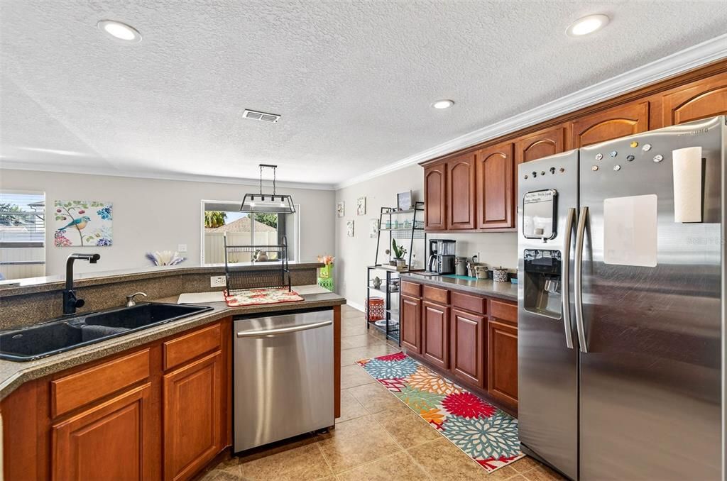 待售: $369,000 (3 贝兹, 3 浴室, 2262 平方英尺)