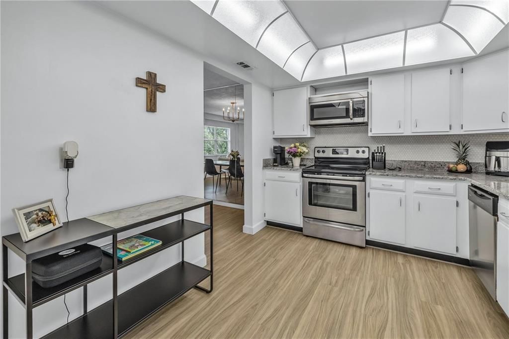 For Sale: $275,000 (2 beds, 2 baths, 1120 Square Feet)