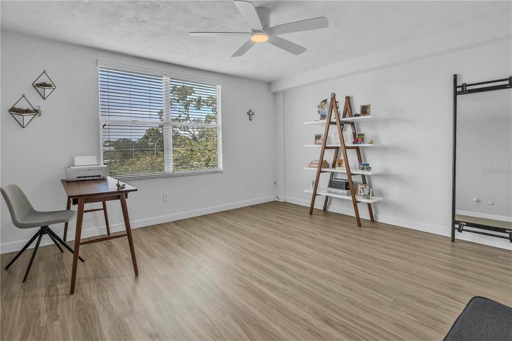 For Sale: $275,000 (2 beds, 2 baths, 1120 Square Feet)