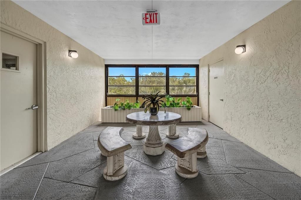 For Sale: $275,000 (2 beds, 2 baths, 1120 Square Feet)