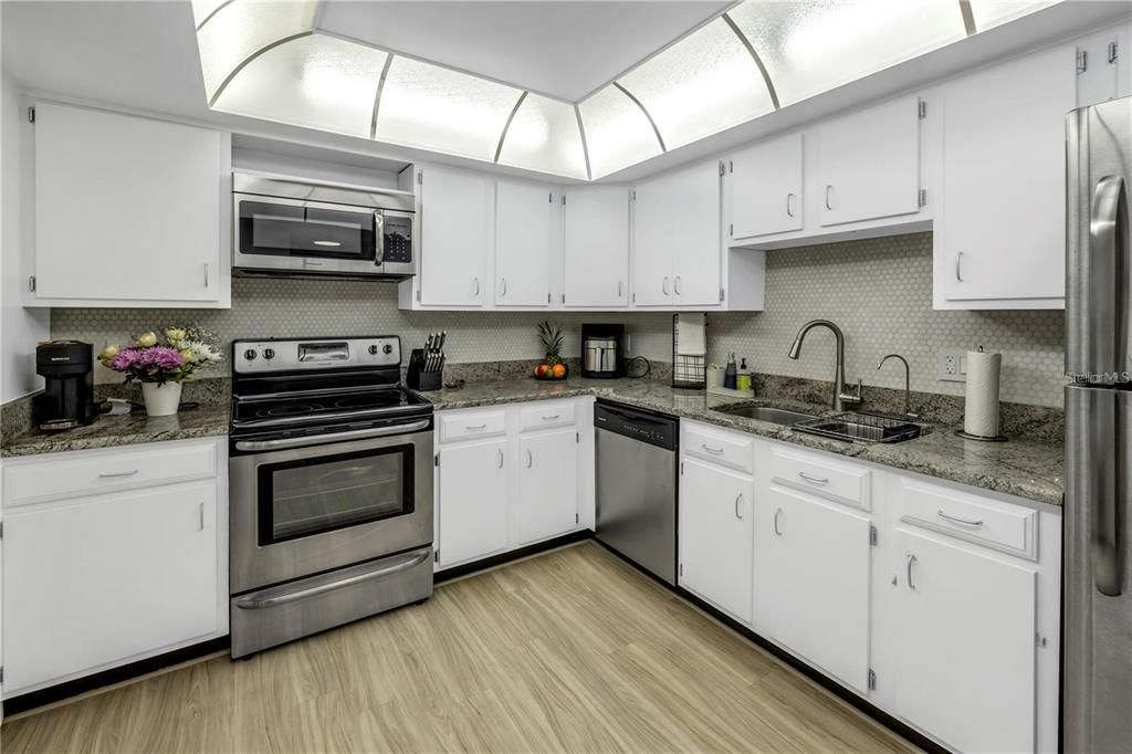 For Sale: $275,000 (2 beds, 2 baths, 1120 Square Feet)