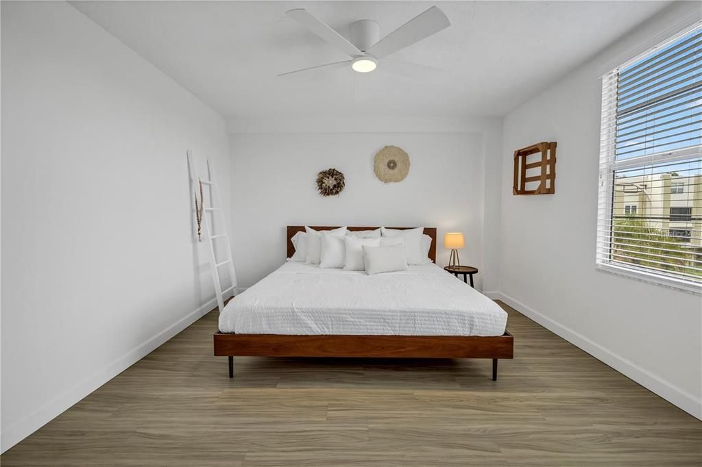 For Sale: $275,000 (2 beds, 2 baths, 1120 Square Feet)