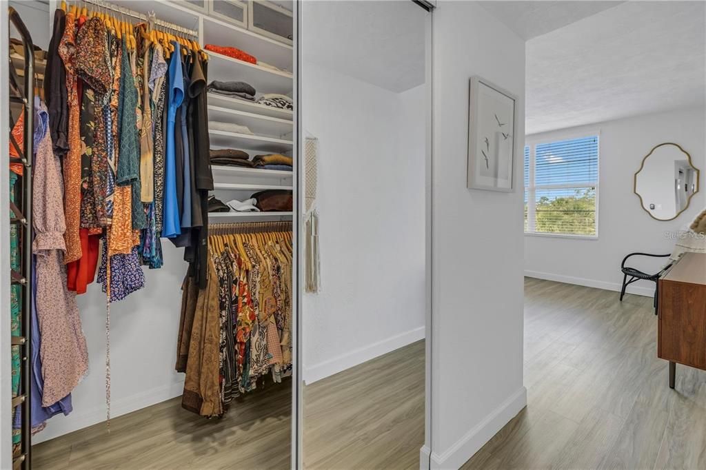 For Sale: $275,000 (2 beds, 2 baths, 1120 Square Feet)