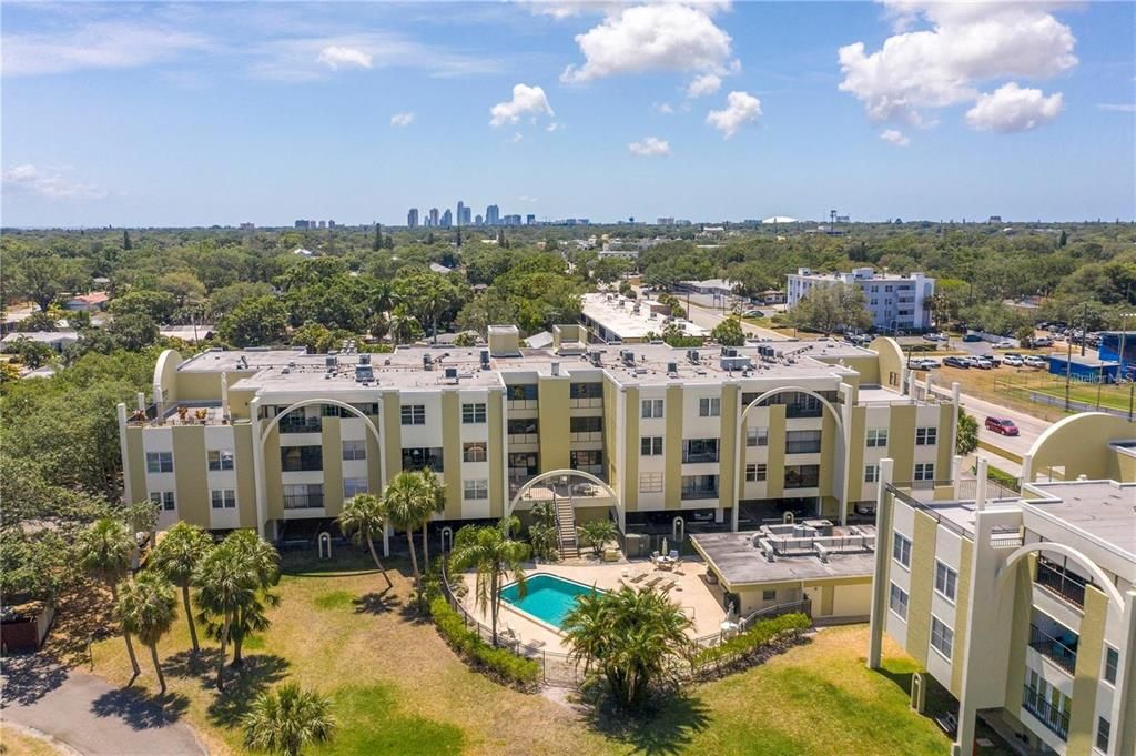 For Sale: $275,000 (2 beds, 2 baths, 1120 Square Feet)