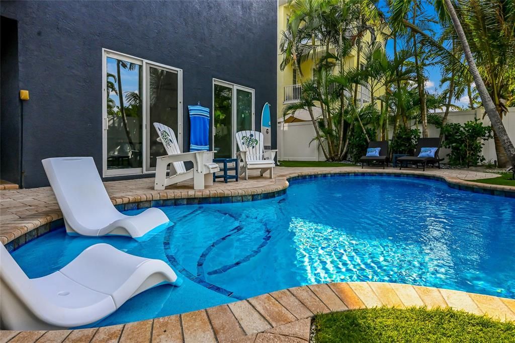 For Sale: $2,995,000 (4 beds, 3 baths, 2567 Square Feet)