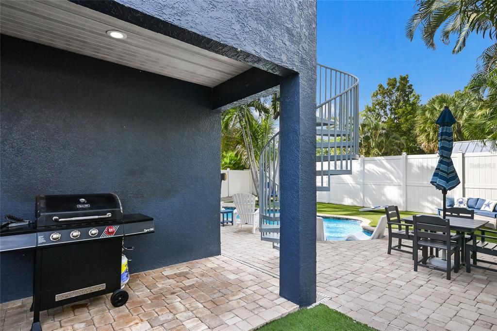 For Sale: $2,995,000 (4 beds, 3 baths, 2567 Square Feet)