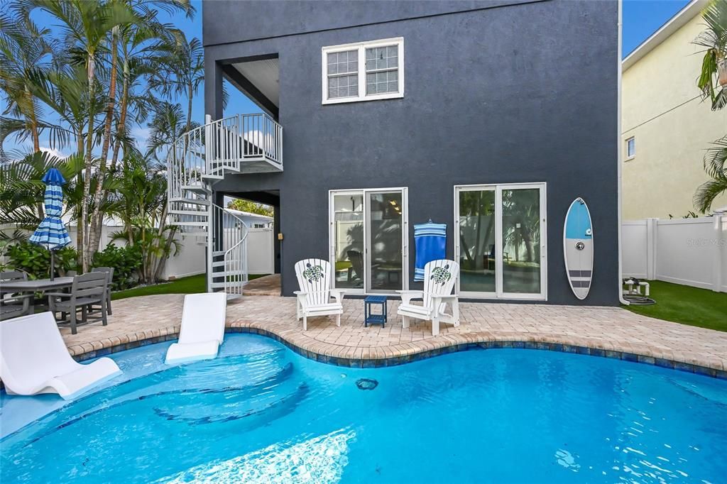 For Sale: $2,995,000 (4 beds, 3 baths, 2567 Square Feet)