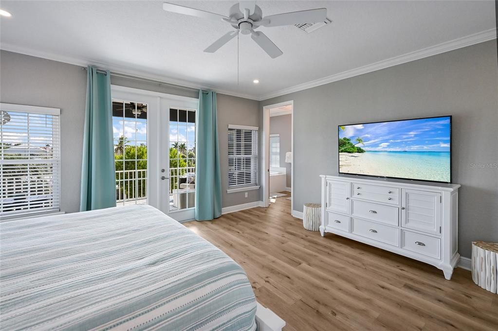 For Sale: $2,995,000 (4 beds, 3 baths, 2567 Square Feet)