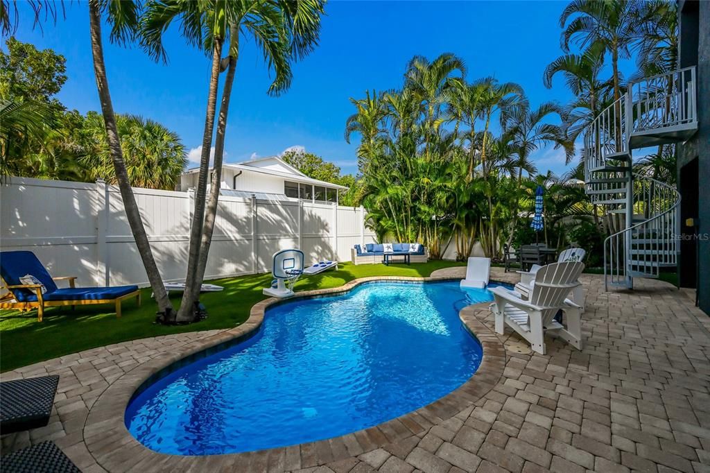 For Sale: $2,995,000 (4 beds, 3 baths, 2567 Square Feet)