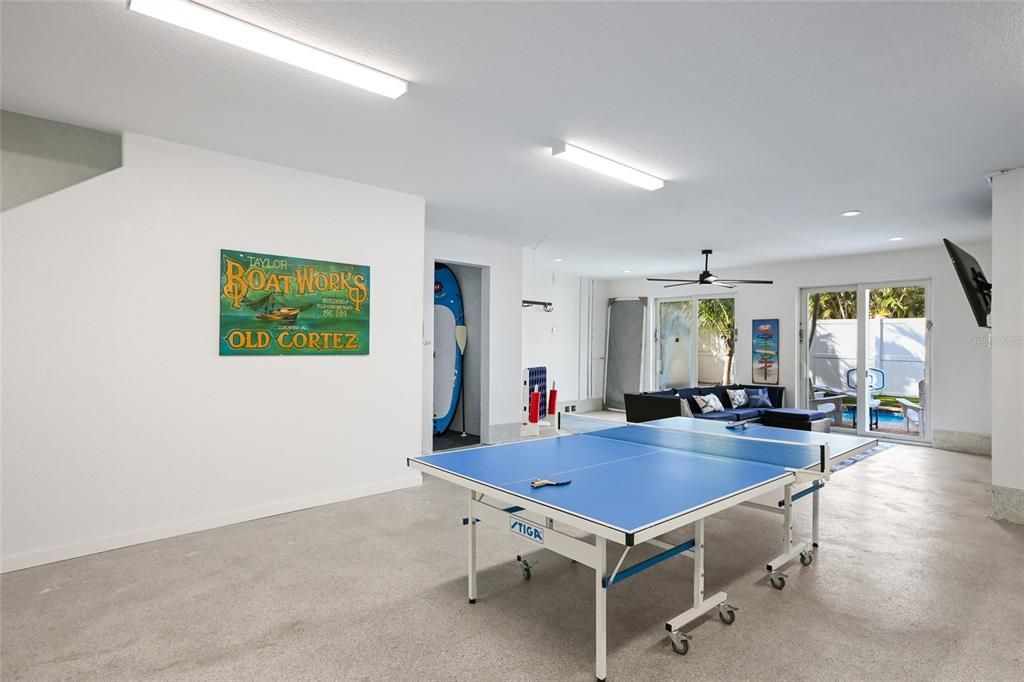 For Sale: $2,995,000 (4 beds, 3 baths, 2567 Square Feet)