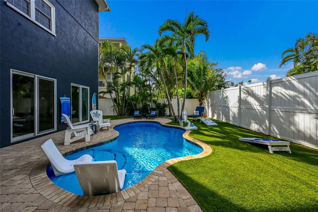 For Sale: $2,995,000 (4 beds, 3 baths, 2567 Square Feet)