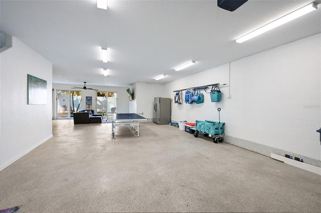 For Sale: $2,995,000 (4 beds, 3 baths, 2567 Square Feet)