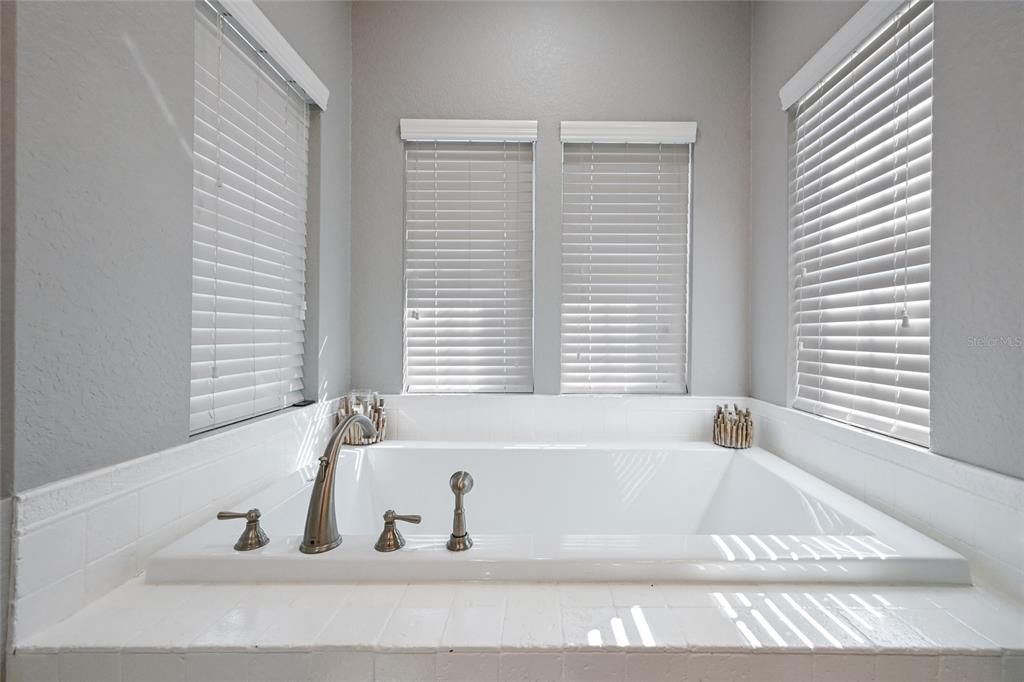 For Sale: $2,995,000 (4 beds, 3 baths, 2567 Square Feet)