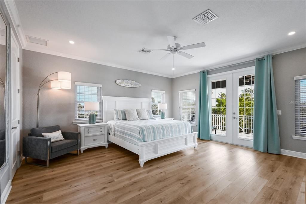 For Sale: $2,995,000 (4 beds, 3 baths, 2567 Square Feet)