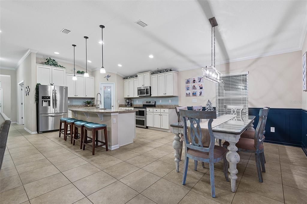 For Sale: $375,000 (4 beds, 3 baths, 2041 Square Feet)