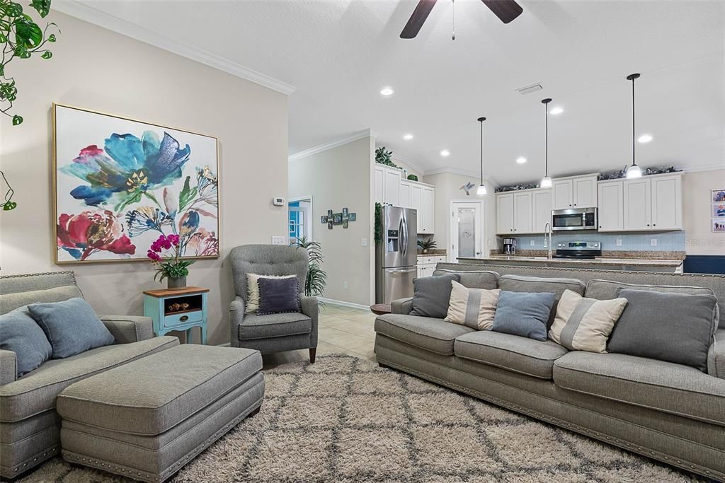 For Sale: $375,000 (4 beds, 3 baths, 2041 Square Feet)