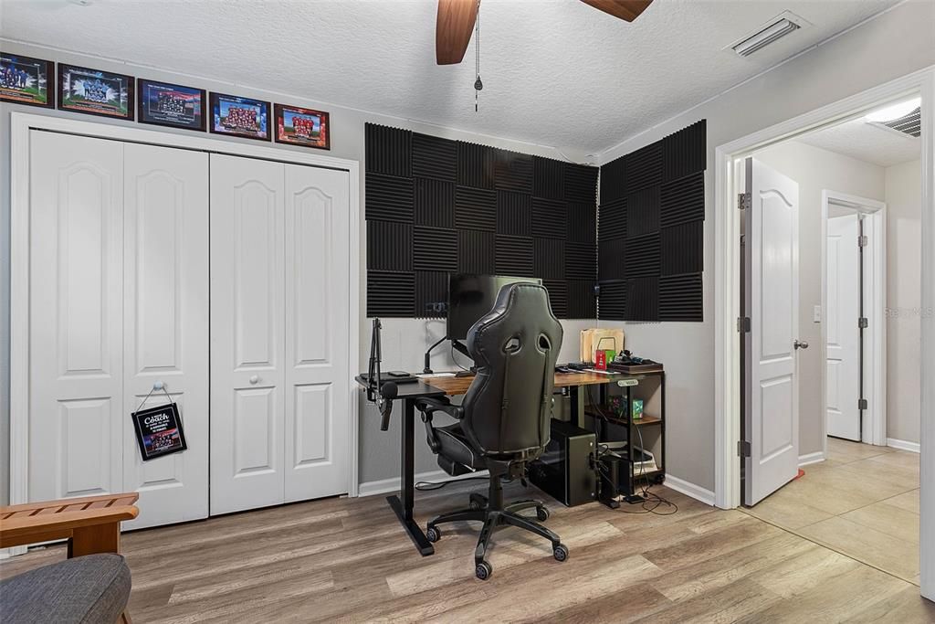 For Sale: $375,000 (4 beds, 3 baths, 2041 Square Feet)