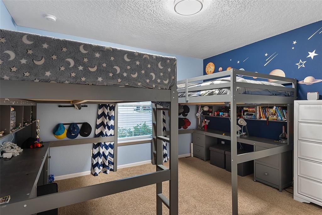 For Sale: $375,000 (4 beds, 3 baths, 2041 Square Feet)