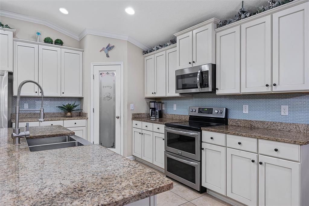 For Sale: $375,000 (4 beds, 3 baths, 2041 Square Feet)