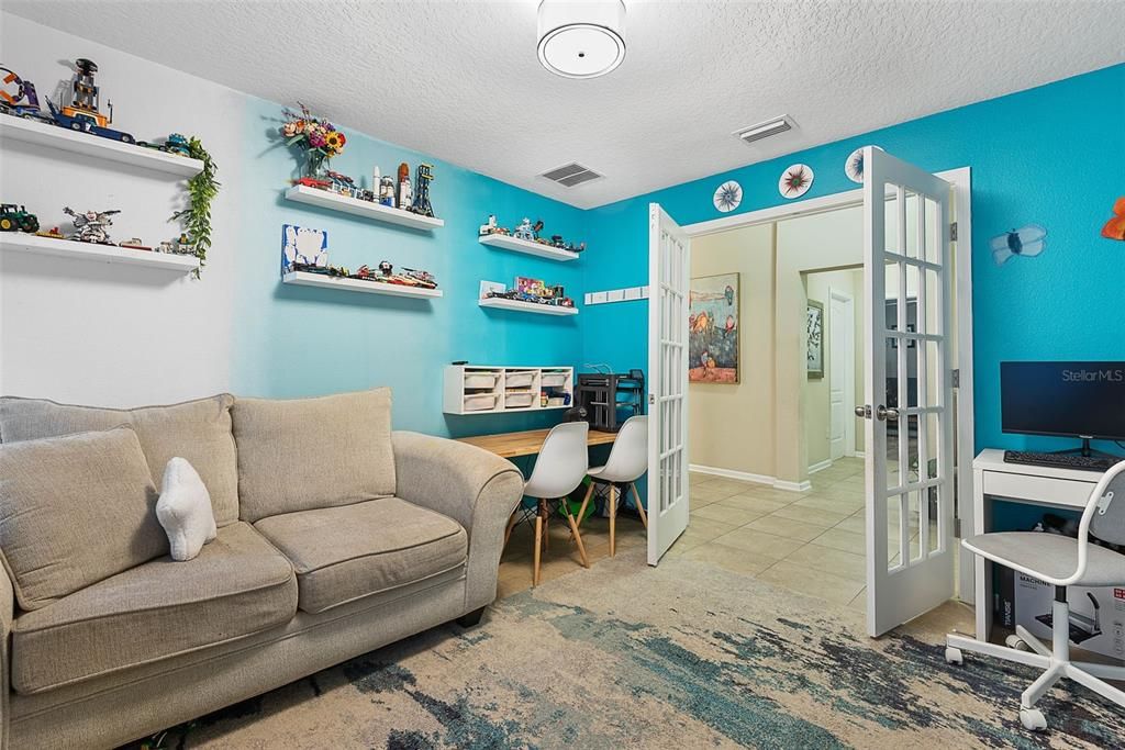 For Sale: $375,000 (4 beds, 3 baths, 2041 Square Feet)