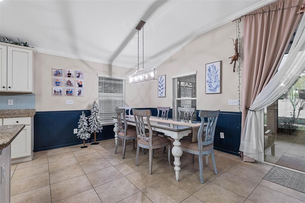 For Sale: $375,000 (4 beds, 3 baths, 2041 Square Feet)