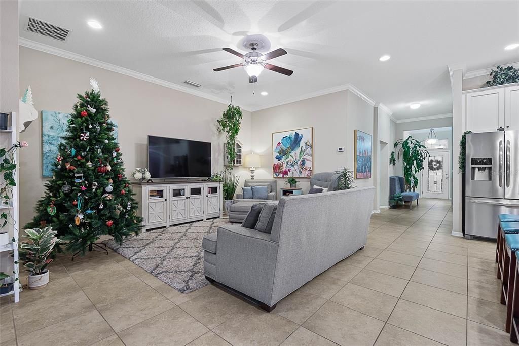 For Sale: $375,000 (4 beds, 3 baths, 2041 Square Feet)