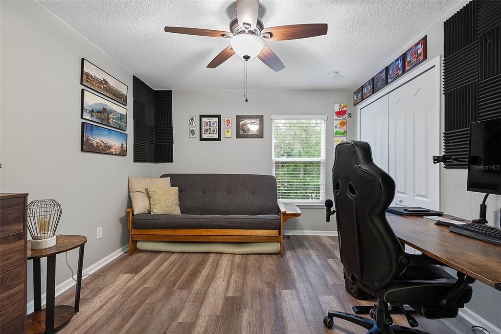 For Sale: $375,000 (4 beds, 3 baths, 2041 Square Feet)