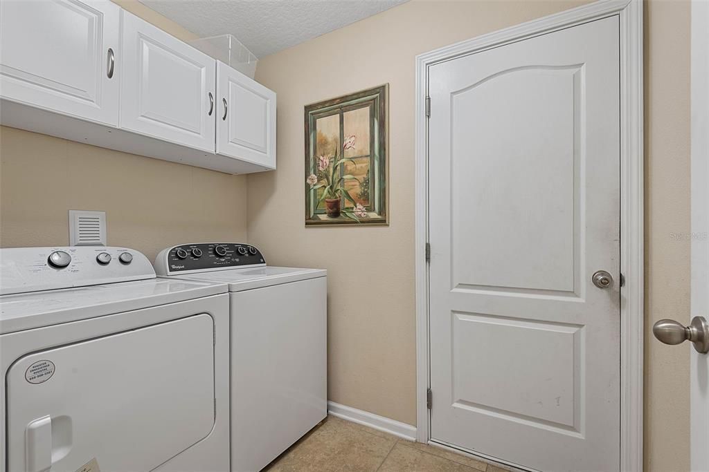 For Sale: $375,000 (4 beds, 3 baths, 2041 Square Feet)