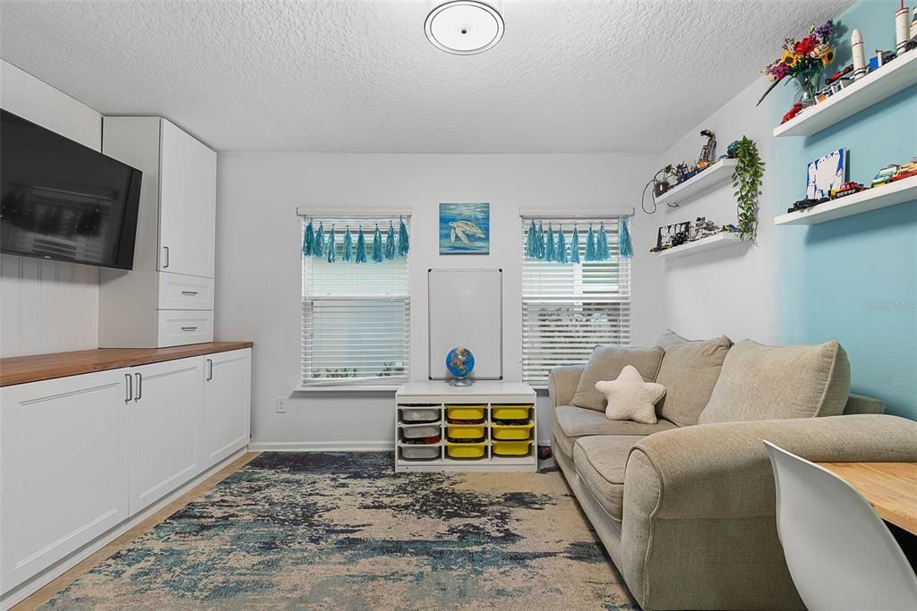 For Sale: $375,000 (4 beds, 3 baths, 2041 Square Feet)