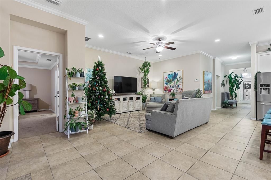 For Sale: $375,000 (4 beds, 3 baths, 2041 Square Feet)